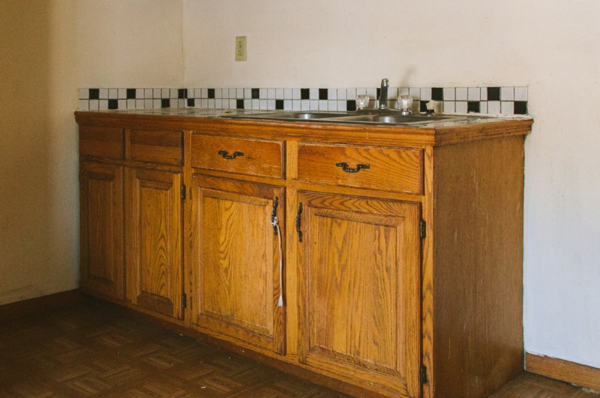 The same kitchen before renovation